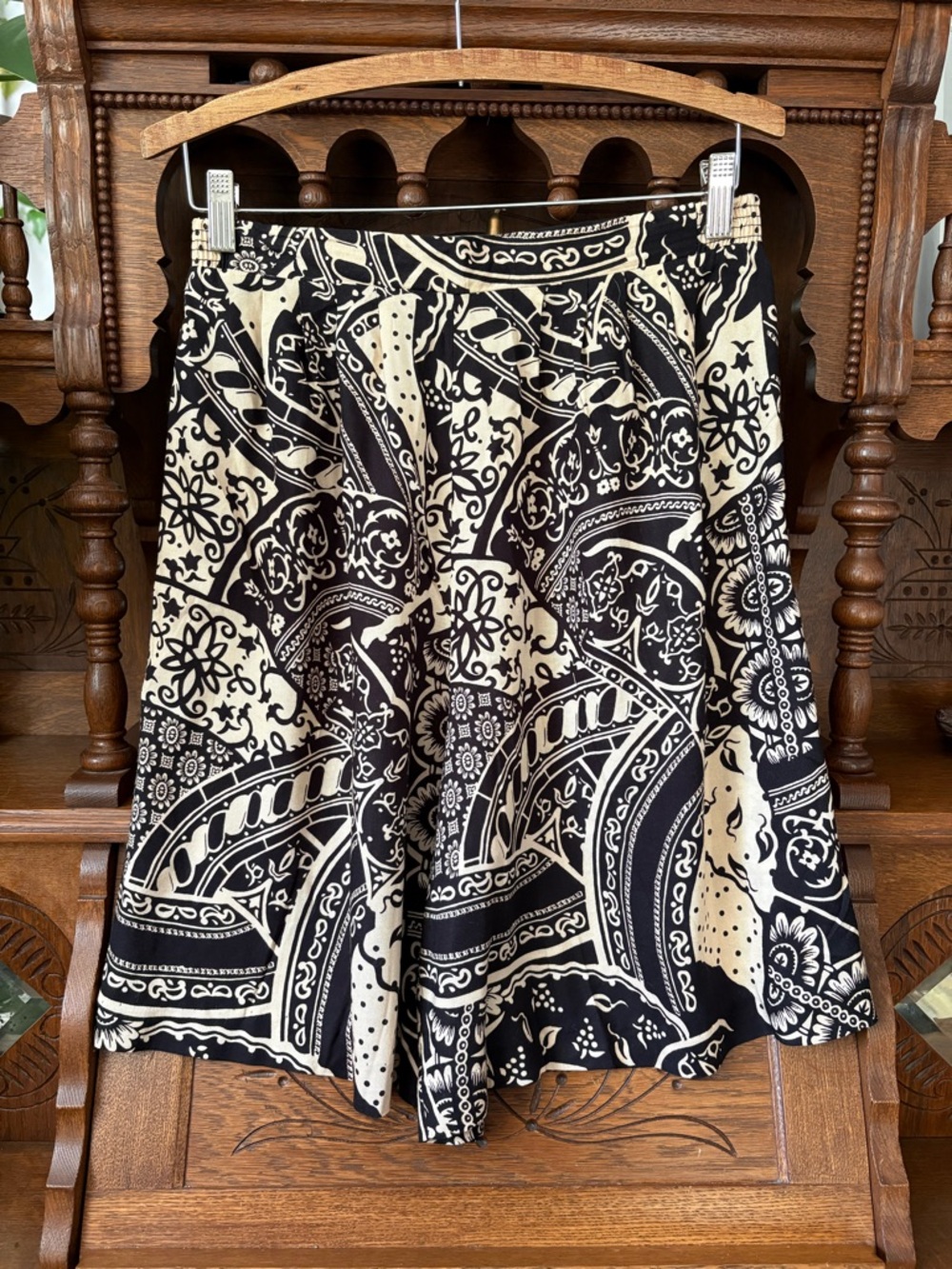 Retro Vintage 80s Black and Cream Bermuda Shorts